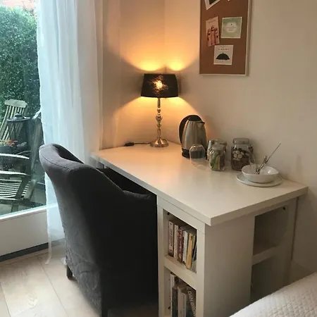 Private, Cosy With Shower Pansiyon Heemstede