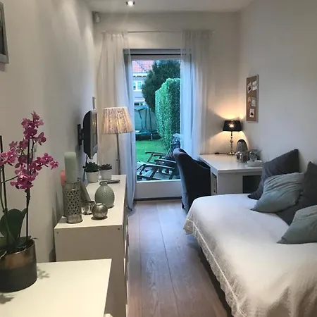 Private, Cosy With Shower Heemstede