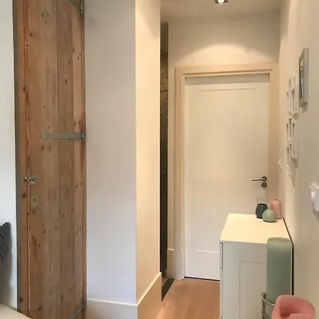Pansiyon Private, Cosy With Shower Heemstede